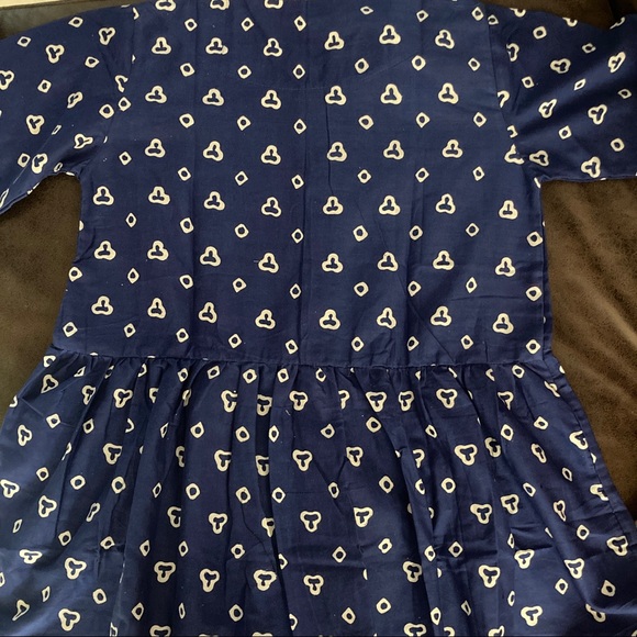 Woman’s Batik - Picture 3 of 3